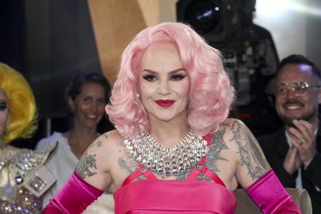 ABB TALKSHOW- Belle la Donna Hamburger Burlesque Kuenstlerin, Saengerin, Tarnzerin zu Gast in der NDR Talkshow unter dem Motto 400 Jahre Reeperbahn Spezial aus dem NDR 3 Studio am Freitag 21.AUGUST 2027 in Hamburg Aufzeichnung vom 01.07.2026 Hamburg Deutschland
