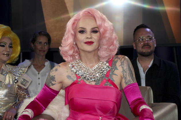 ABB TALKSHOW- Belle la Donna Hamburger Burlesque Kuenstlerin, Saengerin, Tarnzerin zu Gast in der NDR Talkshow unter dem Motto 400 Jahre Reeperbahn Spezial aus dem NDR 3 Studio am Freitag 21.AUGUST 2027 in Hamburg Aufzeichnung vom 01.07.2026 Hamburg Deutschland