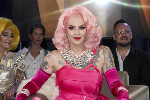 ABB TALKSHOW- Belle la Donna Hamburger Burlesque Kuenstlerin, Saengerin, Tarnzerin zu Gast in der NDR Talkshow unter dem Motto 400 Jahre Reeperbahn Spezial aus dem NDR 3 Studio am Freitag 21.AUGUST 2027 in Hamburg Aufzeichnung vom 01.07.2026 Hamburg Deutschland