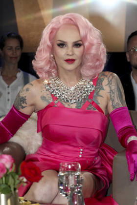 ABB TALKSHOW- Belle la Donna Hamburger Burlesque Kuenstlerin, Saengerin, Tarnzerin zu Gast in der NDR Talkshow unter dem Motto 400 Jahre Reeperbahn Spezial aus dem NDR 3 Studio am Freitag 21.AUGUST 2027 in Hamburg Aufzeichnung vom 01.07.2026 Hamburg Deutschland