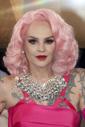 ABB TALKSHOW- Belle la Donna Hamburger Burlesque Kuenstlerin, Saengerin, Tarnzerin zu Gast in der NDR Talkshow unter dem Motto 400 Jahre Reeperbahn Spezial aus dem NDR 3 Studio am Freitag 21.AUGUST 2027 in Hamburg Aufzeichnung vom 01.07.2026 Hamburg Deutschland