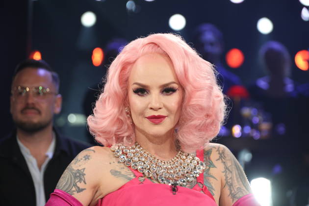 Belle la Donna, Sängerin und Burlesque-Tänzerin, zu Gast in der NDR Talk Show am 21.8.2026 im 3. Programm des NDR Fernsehen, Fototermin vor der Aufzeichnung am 1.7.2026 im Fernsehstudio Hamburg Lokstedt