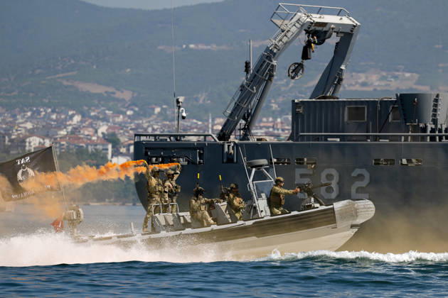 TEKNOFEST Blue Homeland KOCAELI, TURKIYE - AUGUST 23: Underwater Assault (SAT) and Underwater Defense (SAS) commandos affiliated with the Naval Forces Command execute demonstrations during the TEKNOFEST Blue Homeland festival in Kocaeli, Turkiye, on August 23, 2026. Organized under the main leadership of the Turkish Ministry of National Defense and the Turkish Technology Team Foundation (T3 Foundation), with Anadolu as the Global Communication Partner, the specialized event featured coordinated flybys by crewed military helicopters alongside Turkish-made Bayraktar TB2, Bayraktar TB3, and Bayraktar AKINCI unmanned aerial vehicles, highlighting the nation s naval aviation and defense capabilities. Arife Karakum Anadolu Istanbul Turkey. Edit  Copyright: x2026xAnadoluxArifexKarakumx