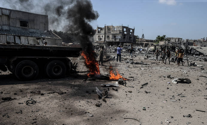 Israeli attacks on Gaza continue despite ceasefire GAZA STRIP, GAZA, PALESTINE - AUGUST 23: Some vehicles are rendered unusable following an Israeli airstrike that destroyed several homes and tents where displaced Palestinians were staying in Zuvayda, Gaza Strip, Palestine, on August 23, 2026. Ali Jadallah Anadolu Gaza Strip Gaza. Editorial use only. Please get in touch for any other usage.  Copyright: x2026xAnadoluxAlixJadallahx
