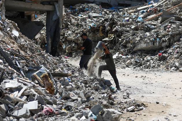 August 24, 2026, Jabalia, Palestine, State of: JABALIA REFUGEE CAMP, NORTHERN GAZA STRIP, PALESTINE, AUGUST 23, 2026: Palestinians live amid the rubble of destroyed homes and extensive damage in Jabalia refugee camp in the northern Gaza Strip, facing difficult living conditions as they seek safety and basic necessities. Jabalia Palestine, State of  - ZUMAq101 20260824_zna_q101_010 Copyright: xRamzixAbuxAmerx