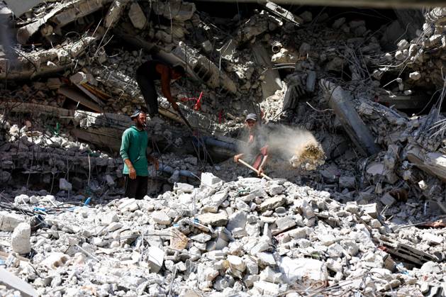 August 24, 2026, Jabalia, Palestine, State of: JABALIA REFUGEE CAMP, NORTHERN GAZA STRIP, PALESTINE, AUGUST 23, 2026: Palestinians live amid the rubble of destroyed homes and extensive damage in Jabalia refugee camp in the northern Gaza Strip, facing difficult living conditions as they seek safety and basic necessities. Jabalia Palestine, State of  - ZUMAq101 20260824_zna_q101_019 Copyright: xRamzixAbuxAmerx