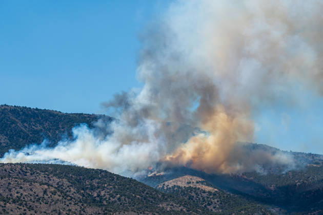 August 23, 2026, Elberta, Utah, USA: Smoke and flames are visible on a hillside as the Big Mountain Fire burns southwest of Elberta, Utah, United States, on August 23, 2026. State and local air and ground resources were deployed to fight the wildland fire, which rapidly reached an estimated 30 acres with zero containment. Elberta USA - ZUMAm292 20260823_znp_m292_017 Copyright: xCharlesxMcClintockxWilsonx
