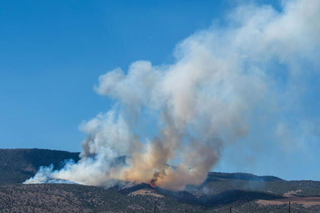 August 23, 2026, Elberta, Utah, USA: Smoke and flames are visible on a hillside as the Big Mountain Fire burns southwest of Elberta, Utah, United States, on August 23, 2026. State and local air and ground resources were deployed to fight the wildland fire, which rapidly reached an estimated 30 acres with zero containment. Elberta USA - ZUMAm292 20260823_znp_m292_016 Copyright: xCharlesxMcClintockxWilsonx