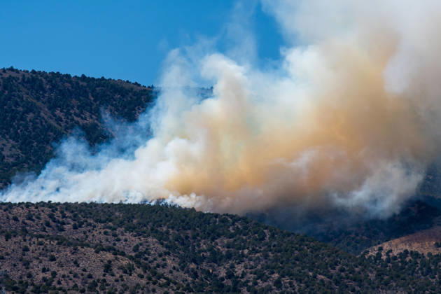 August 23, 2026, Elberta, Utah, USA: Smoke and flames are visible on a hillside as the Big Mountain Fire burns southwest of Elberta, Utah, United States, on August 23, 2026. State and local air and ground resources were deployed to fight the wildland fire, which rapidly reached an estimated 30 acres with zero containment. Elberta USA - ZUMAm292 20260823_znp_m292_026 Copyright: xCharlesxMcClintockxWilsonx