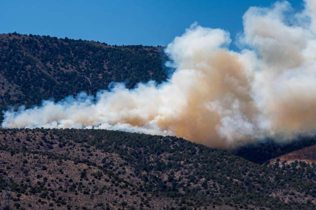 August 23, 2026, Elberta, Utah, USA: Smoke and flames are visible on a hillside as the Big Mountain Fire burns southwest of Elberta, Utah, United States, on August 23, 2026. State and local air and ground resources were deployed to fight the wildland fire, which rapidly reached an estimated 30 acres with zero containment. Elberta USA - ZUMAm292 20260823_znp_m292_029 Copyright: xCharlesxMcClintockxWilsonx