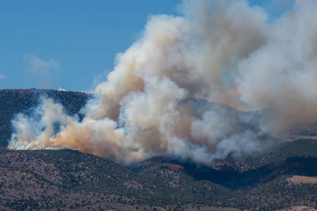 August 23, 2026, Elberta, Utah, USA: Smoke and flames are visible on a hillside as the Big Mountain Fire burns southwest of Elberta, Utah, United States, on August 23, 2026. State and local air and ground resources were deployed to fight the wildland fire, which rapidly reached an estimated 30 acres with zero containment. Elberta USA - ZUMAm292 20260823_znp_m292_030 Copyright: xCharlesxMcClintockxWilsonx