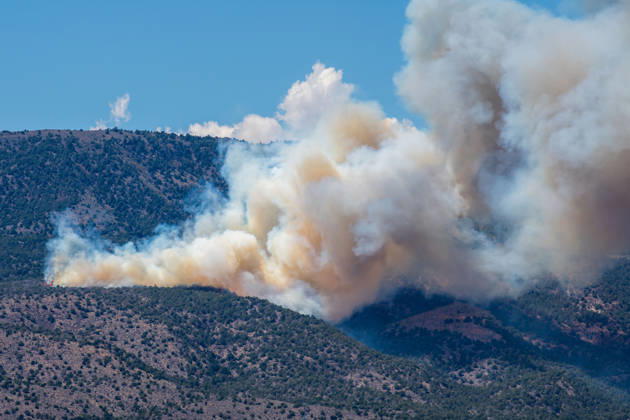 August 23, 2026, Elberta, Utah, USA: Smoke and flames are visible on a hillside as the Big Mountain Fire burns southwest of Elberta, Utah, United States, on August 23, 2026. State and local air and ground resources were deployed to fight the wildland fire, which rapidly reached an estimated 30 acres with zero containment. Elberta USA - ZUMAm292 20260823_znp_m292_031 Copyright: xCharlesxMcClintockxWilsonx