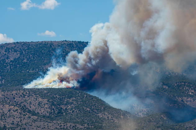 August 23, 2026, Elberta, Utah, USA: Smoke and flames are visible on a hillside as the Big Mountain Fire burns southwest of Elberta, Utah, United States, on August 23, 2026. State and local air and ground resources were deployed to fight the wildland fire, which rapidly reached an estimated 30 acres with zero containment. Elberta USA - ZUMAm292 20260823_znp_m292_034 Copyright: xCharlesxMcClintockxWilsonx