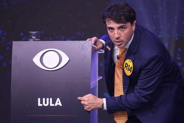 Band hosts the first presidential debate without Lula and Flavio Bolsonaro. Sao Paulo, SP. 23.08.2026 - Presidential Debate - Candidate Renan Santos (mission) during the first debate of the presidential race elections promoted by TV Bandeirantes, at the station s headquarters, in the southern zone of Sao Paulo, this Sunday, August 23, 2026.(Foto: Marina Uezima Brazil Photo Press Brazil Photo Press) INTERNATIONAL Sao Paulo Sao Paulo Brasil Copyright: xMarinaxUezimax