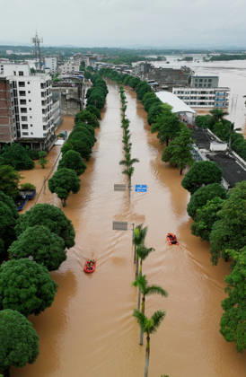 NINGMING, CHINA - AUGUST 23: Residents evacuate as floods hit Chengzhong Town in Ningming County due to a typhoon on August 23, 2026 in Ningming, Guangxi Zhuang Autonomous Region of China.  Copyright: xVCGx 111661703321