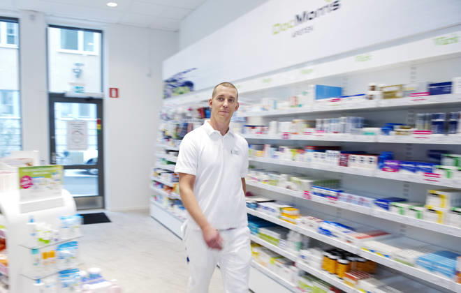 Apotek, DocMorris: Per Stenqvist jobbar pa apoteket Doc Morris vid Hornstull. Stockholm Sverige Copyright: xJoelxMarklundx