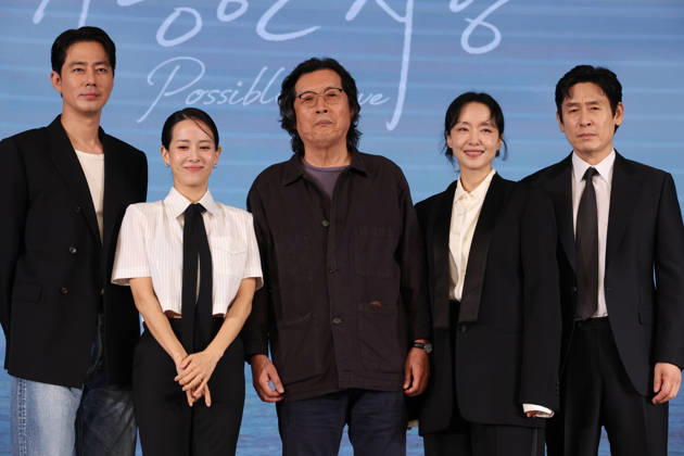 Movie Possible Love Movie Possible Love The stars of the new Netflix movie Possible Love -- Jo In-sung, Jo Yeo-jung, Jeon Do-yeon and Seol Kyung-koo (L to R) -- along with director Lee Chang-dong (C) -- pose for a photo during a publicity event in Seoul on Aug. 25, 2026. (Yonhap) 2026-08-25 12:48:45 < 1980-2026 YONHAPNEWS AGENCY. .> ¼­¿ïÆ¯º°½Ã EDITORIAL USE ONLY  Copyright: xx PYH2026082509560034400 YonhapxNewsx yonphotos255959