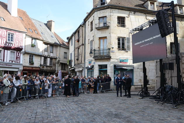 Franccis Patriat Funeral - Semur-en-Auxois Atmosphere during the funeral of French senator and former minister François Patriat at the Collégiale Notre-Dame in his birth town of Semur-en-Auxois, Côte-d’Or, France on August 25, 2026. Patriat, former Socialist ,was the group leader of Macron s party in the Senate. He died at 83 following a serious cycling accident. Photo by Raphael Lafargue ABACAPRESS.COM Semur-en-Auxois France  Copyright: xLafarguexRaphael ABACAx