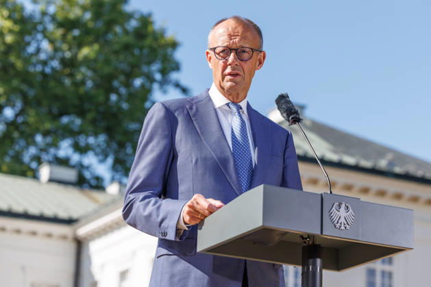 Kabinettsklausur im Schloss Neuhardenberg Bundeskanzler Friedrich Merz (CDU) bei einer Kabinettsklausur am 25.08.26 im Schloss Neuhardenberg in Brandenburg. Brandenburg Deutschland Schloss Neuhardenberg