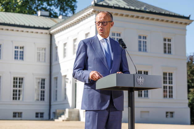 Kabinettsklausur im Schloss Neuhardenberg Bundeskanzler Friedrich Merz (CDU) bei einer Kabinettsklausur am 25.08.26 im Schloss Neuhardenberg in Brandenburg. Brandenburg Deutschland Schloss Neuhardenberg