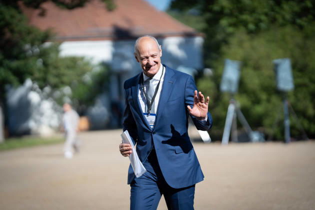 Roland Busch, Vorstandsvorsitzender - CEO Siemens AG bei seiner Ankunft;Kabinettsklausur der Deutschen Bundesregierung auf Schloss Neuhardenberg, Märkisch-Oderland Brandenburg Deutschland Schloss Neuhardenberg