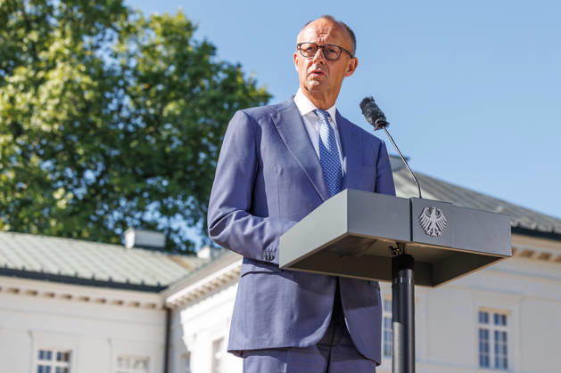 News Bilder des Tages Kabinettsklausur im Schloss Neuhardenberg Bundeskanzler Friedrich Merz (CDU) bei einer Kabinettsklausur am 25.08.26 im Schloss Neuhardenberg in Brandenburg. Brandenburg Deutschland Schloss Neuhardenberg