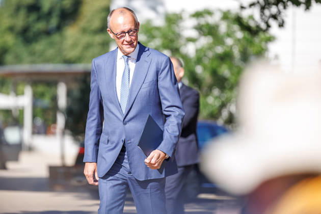 Kabinettsklausur im Schloss Neuhardenberg Bundeskanzler Friedrich Merz (CDU) bei einer Kabinettsklausur am 25.08.26 im Schloss Neuhardenberg in Brandenburg. Brandenburg Deutschland Schloss Neuhardenberg