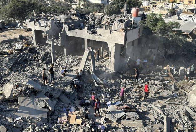 Palestinians Inspect Damage After Israeli Strike in Deir el-Balah Palestinians inspect destruction caused by an Israeli strike that hit residents’ homes, displacement tents and a food aid warehouse in Deir el-Balah, in the central Gaza Strip, on August 25, 2026. The strike took place the previous evening after an Israeli warning ordering residents to evacuate the area. Photo by Ahmed Ibrahim apaimages Deir al-Balah Gaza Palestinian Territory 250826_Deir_al-Balah_AI_00(36) Copyright: xapaimagesxAhmedxIbrahimx xapaimagesx