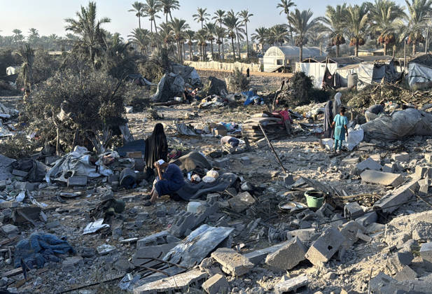 Palestinians Inspect Damage After Israeli Strike in Deir el-Balah Palestinians inspect destruction caused by an Israeli strike that hit residents’ homes, displacement tents and a food aid warehouse in Deir el-Balah, in the central Gaza Strip, on August 25, 2026. The strike took place the previous evening after an Israeli warning ordering residents to evacuate the area. Photo by Ahmed Ibrahim apaimages Deir al-Balah Gaza Palestinian Territory 250826_Deir_al-Balah_AI_00(6) Copyright: xapaimagesxAhmedxIbrahimx xapaimagesx