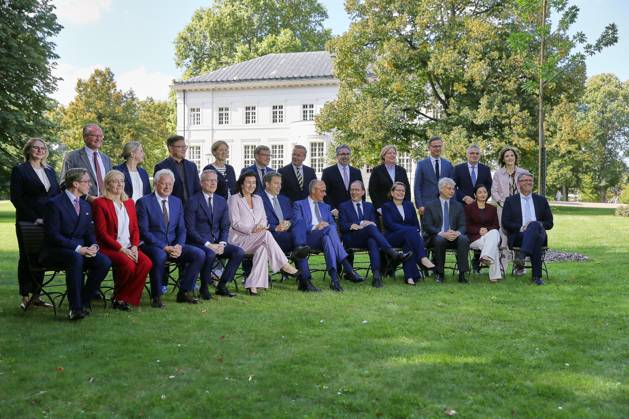 Neuhardenberg, Brandenburg, Deutschland, 25.08.2026: Schloss Neuhardenberg: Kabinettsklausur: Bundeskanzler Friedrich Merz (CDU) mit seinen Ministern bei einem Gruppenfoto im Schlosspark Copyright: xdtsxNachrichtenagenturx dts_130917