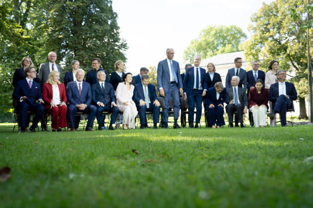 Schloss Neuhardenberg, Familienfoto Schloss Neuhardenberg, Kabinettssitzung, Bundesregierung, Bundeskanzler, Friedrich Merz Carsten Linnemann, Bundesgesundheitsminister Steffen Bilger, Bundesverkehrsminister Kanzleramtsministerin, Nina Warken Alexander Dobrindt, Bundesinnenminister Katherina Reiche, Bundeswirtschaftsministerin Johann Wadephul, Bundesaußenminister Bundesverteidigungsminister, Boris Pistorius Lars Klingbeil, Bundesfinanzminister, Vizekanzler Bärbel Bas, Bundesministerin, Arbeit, Soziales Stefanie Hubig, Bundesministerin, Justiz, Verbraucherschutz Verena Hubertz, Bundesministerin, Wohnen, Bauwesen Reem Alabali-Radovan, Bundesministerin Carsten Schneider, Umwelt, Klimaschutz Karsten Wildberger, Bundesminis