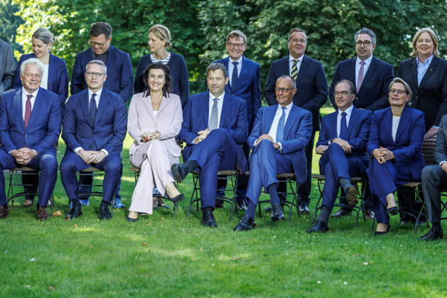 Kabinettsklausur im Schloss Neuhardenberg Gruppenbild der Bundesregierung bei einer Kabinettsklausur am 25.08.26 im Schloss Neuhardenberg in Brandenburg. Brandenburg Deutschland Schloss Neuhardenberg