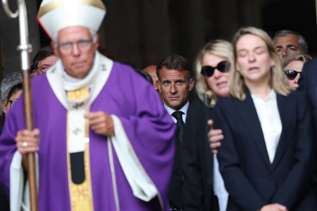 News Bilder des Tages Francois Patriat Funeral - Semur-en-Auxois President Emmanuel Macron during the funeral of French senator and former minister François Patriat at the Collégiale Notre-Dame in his birth town of Semur-en-Auxois, Côte-d’Or, France on August 25, 2026. Patriat, former Socialist ,was the group leader of Macron s party in the Senate. He died at 83 following a serious cycling accident. Photo by Raphael Lafargue ABACAPRESS.COM Semur-en-Auxois France  Copyright: xLafarguexRaphael ABACAx