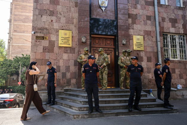 ARMENIA, YEREVAN - AUGUST 25, 2026: Law enforcement officers patrol the area outside the building of the Armenian Anti-Corruption Committee. The Armenian Anti-Corruption Committee accuses former Armenian President Robert Kocharyan (1998-2008) of using his official position to acquire property at a price below its market value. Alexander Patrin TASS  96628281
