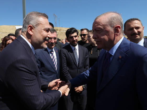 Turkish President Recep Tayyip Erdogan MUS, TURKIYE - AUGUST 25: (----EDITORIAL USE ONLY - MANDATORY CREDIT - TURKISH PRESIDENCY MURAT CETINMUHURDAR HANDOUT - NO MARKETING NO ADVERTISING CAMPAIGNS - DISTRIBUTED AS A SERVICE TO CLIENTS----) Turkish President Recep Tayyip Erdogan shakes hand with Turkish Foreign Minister Hakan Fidan (L) upon his arrival at Mus Sultan Alparslan Airport to attend the 955th anniversary commemoration events of the Victory of Manzikert (Malazgirt) held in Bitlis on August 25, 2026 in Mus, Turkiye. Turkish Presidency Murat Cetinmuhurdar Handout Anadolu Mus Turkey. Editorial use only. Please get in touch for any other usage.  Copyright: x2026xAnadoluxTurkishxPresidency MuratxCetinmuhurdar Handoutx