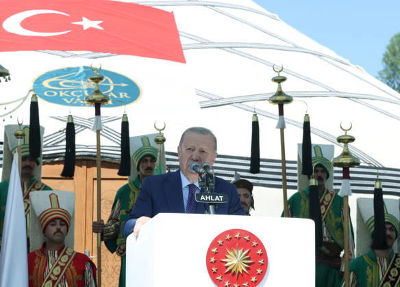 Turkish President Recep Tayyip Erdogan BITLIS, TURKIYE - AUGUST 25: (----EDITORIAL USE ONLY - MANDATORY CREDIT - TURKISH PRESIDENCY MUSTAFA KAMACI HANDOUT - NO MARKETING NO ADVERTISING CAMPAIGNS - DISTRIBUTED AS A SERVICE TO CLIENTS----) Turkish President Recep Tayyip Erdogan delivers a speech as he attends a ceremony marking the 955th anniversary of the Manzikert (Malazgirt) Victory during the Ahlat Events Area Program at the Recep Tayyip Erdogan Nation s Garden in the Ahlat district of Bitlis, Turkiye, on August 25, 2026. Tur Presidency Mustafa Kamaci Anadolu Bitlis Turkey. Editorial use only. Please get in touch for any other usage.  Copyright: x2026xAnadoluxTurxPresidency MustafaxKamacix