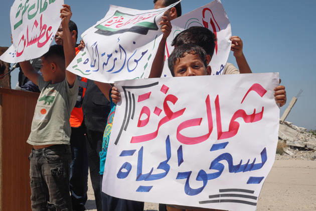 Protest Over the Worsening Water Crisis - Northern Gaza The municipalities of northern Gaza held a protest against the worsening water crisis across the northern Gaza Strip and the growing hardship it is causing for residents and displaced people, amid the disruption of numerous generators and water pumping stations. The municipalities called on the United Nations and the international community to intervene urgently and provide the fuel, oils and spare parts needed to restore water facilities and prevent the humanitarian crisis from worsening. August 25, 2026. Photo by Ramez Habboub ABACAPRESS.COM Gaza Palestine  Copyright: xHabboubxRamez ABACAx