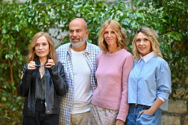 19th Angouleme French-Speaking Film Festival - Day 2 FC Isabelle Huppert, Marc Fitoussi, Sandrine Kiberlain and Anne Marivin attends the Ni vue Ni connue Photocall during Day Two of the 19th Angouleme French-Speaking Film Festival on August 25, 2026 in Angouleme, France. Photo by Franck Castel ABACAPRESS.COM Angouleme  Copyright: xCastelxFranck ABACAx