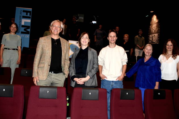 2.v.rechts Matthias Helwig Festivalleiter Pauline Roenneberg Regisseurin Kalter Hund Fabian Halbig Produzent -Liebliengsmenschen Ina Laux Co Kuratorin Reihe -Fragile Spacer -Bund Deutscher Architekten-innen Starnberg 25.08.2026 Kino Breitwand Starnberg 20.FSFF Fuenf Seen Filmvestival Pressekonferenz Foto Starnberg