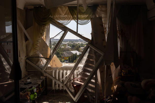 Aftermath of Russian attack on Ukraine s Kramatorsk KRAMATORSK, UKRAINE - AUGUST 25: A view of a destroyed dining room inside an apartment following a Russian airstrike in Kramatorsk, Ukraine, on August 25, 2026. Francisco Richart Anadolu Kramatorsk Ukraine. Editorial use only. Please get in touch for any other usage.  Copyright: x2026xAnadoluxFranciscoxRichartx
