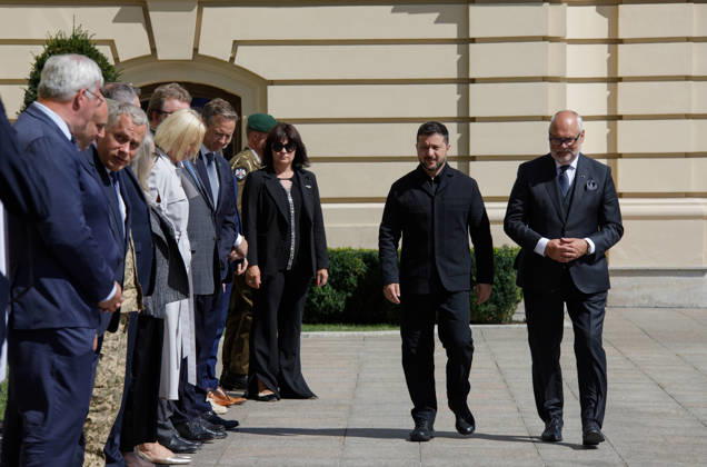 Ukrainian President Volodymyr Zelenskyy and Estonian President Alar Karis (L to R) enter the Mariinskyi Palace ahead of their meeting, Kyiv, Ukraine, August 25, 2026. The leaders discussed security threats, particularly those anticipated in winter, and security cooperation within the Drone Deal framework. As reported, the Estonian President is in Ukraine on his final visit in office. (Photo by Marianna Kotyk Ukrinform) Meeting of Ukrainian, Estonian Presidents in Kyiv  Copyright: xMariannaxKotykx