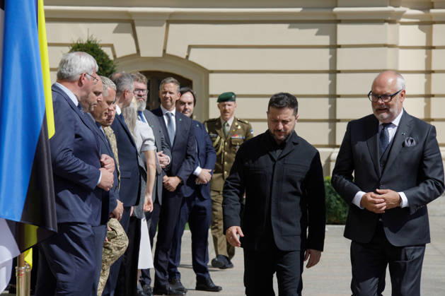 Ukrainian President Volodymyr Zelenskyy and Estonian President Alar Karis (L to R) enter the Mariinskyi Palace ahead of their meeting, Kyiv, Ukraine, August 25, 2026. The leaders discussed security threats, particularly those anticipated in winter, and security cooperation within the Drone Deal framework. As reported, the Estonian President is in Ukraine on his final visit in office. (Photo by Marianna Kotyk Ukrinform) Meeting of Ukrainian, Estonian Presidents in Kyiv  Copyright: xMariannaxKotykx