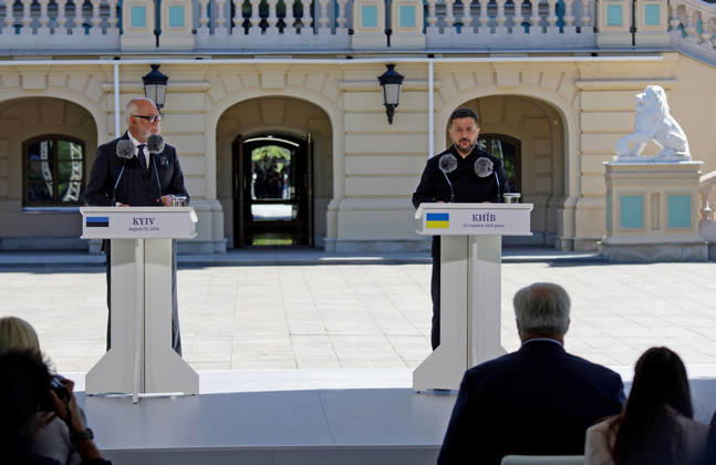 Ukrainian President Volodymyr Zelenskyy (R) and Estonian President Alar Karis hold a joint news conference outside the Mariinskyi Palace following their meeting, Kyiv, Ukraine, August 25, 2026. The leaders discussed security threats, particularly those anticipated in winter, and security cooperation within the Drone Deal framework. As reported, the Estonian President is in Ukraine on his final visit in office. (Photo by Marianna Kotyk Ukrinform) Meeting of Ukrainian, Estonian Presidents in Kyiv  Copyright: xMariannaxKotykx