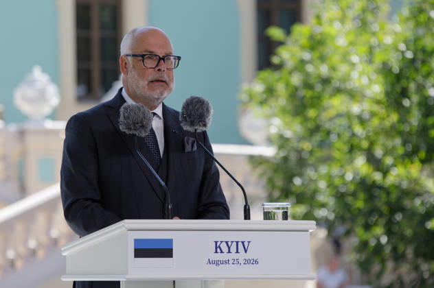 Estonian President Alar Karis attends a joint news conference with Ukrainian President Volodymyr Zelenskyy outside the Mariinskyi Palace following their meeting, Kyiv, Ukraine, August 25, 2026. The leaders discussed security threats, particularly those anticipated in winter, and security cooperation within the Drone Deal framework. As reported, the Estonian President is in Ukraine on his final visit in office. (Photo by Marianna Kotyk Ukrinform) Meeting of Ukrainian, Estonian Presidents in Kyiv  Copyright: xMariannaxKotykx