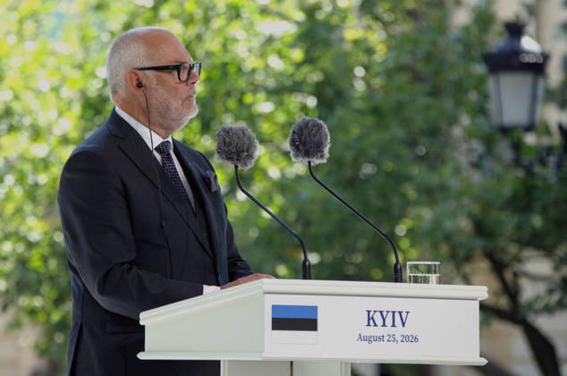 Estonian President Alar Karis attends a joint news conference with Ukrainian President Volodymyr Zelenskyy outside the Mariinskyi Palace following their meeting, Kyiv, Ukraine, August 25, 2026. The leaders discussed security threats, particularly those anticipated in winter, and security cooperation within the Drone Deal framework. As reported, the Estonian President is in Ukraine on his final visit in office. (Photo by Marianna Kotyk Ukrinform) Meeting of Ukrainian, Estonian Presidents in Kyiv  Copyright: xMariannaxKotykx