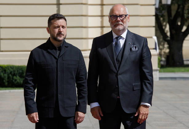 Meeting of Ukrainian, Estonian Presidents in Kyiv Ukrainian President Volodymyr Zelenskyy (L) and Estonian President Alar Karis pose for a photo outside the Mariinskyi Palace ahead of their meeting, Kyiv, Ukraine, August 25, 2026. The leaders discussed security threats, particularly those anticipated in winter, and security cooperation within the Drone Deal framework. As reported, the Estonian President is in Ukraine on his final visit in office., Credit:Marianna Kotyk Ukrinform Avalon Ukraine, Kyiv Copyright: xMariannaxKotykx xUkrinformx xAvalonx 1128437937