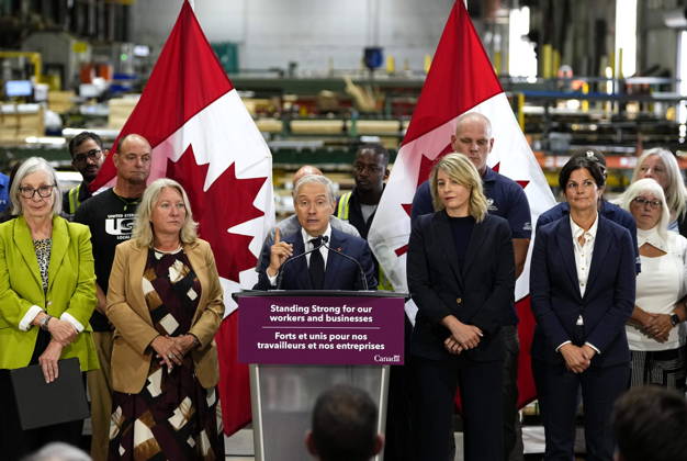 August 25, 2026, Ottawa, On, CAN: Minister of Finance and National Revenue Francois-Philippe Champagne speaks at a news conference on Canada s response to U.S. tariffs, at a roofing company in Ottawa, on Tuesday, Aug. 25, 2026. Ottawa CAN  - ZUMAc35_ 20260825_zaf_c35_010 Copyright: xJustinxTangx