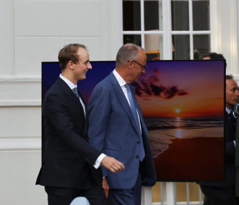 Bundeskabinett Klausur Neuhardenberg 25.08.2026, Germany, Bradenburg, Schloss Neuhardenberg, Neuhardenberg, Bundesregierung, Kabinettsklausur auf Schloss Neuhardenberg mit Bundeskanzler Friedrich Merz und der drohnen Firma Tytan mit dem Sohn vonex Airbus Chef Enders, Boris Pistorius, lars Klingbeil Alexander Dobrindt und eines TI 03 Hyperon zur Drohnenabwehr Neuhardenberg Brandenburg Germany
