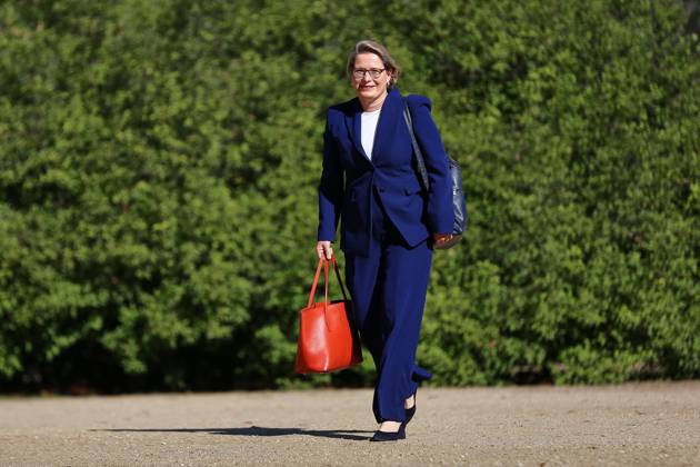 Neuhardenberg, Brandenburg, Deutschland, 25.08.2026: Schloss Neuhardenberg: Kabinettsklausur: Bundesministerin der Justiz und für Verbraucherschutz Stefanie Hubig (SPD) bei der Ankunft Copyright: xdtsxNachrichtenagenturx dts_130996