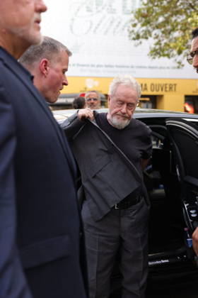 Exclusive: Ridley Scott steps out of the car for the premiere of the film *The Dog Stars* at the Pathé Palace in Paris, France, on August 25, 2026. Jasmine Aissaoui, Bestimage. Exclusive: Ridley Scott steps out of the car for the premiere of the film *The Dog Stars* at the Pathé Palace in Paris, France, on August 25, 2026 Paris France  Copyright: xJasminexAissaouix xBestimagexJasminexAissaouix xBestimagex